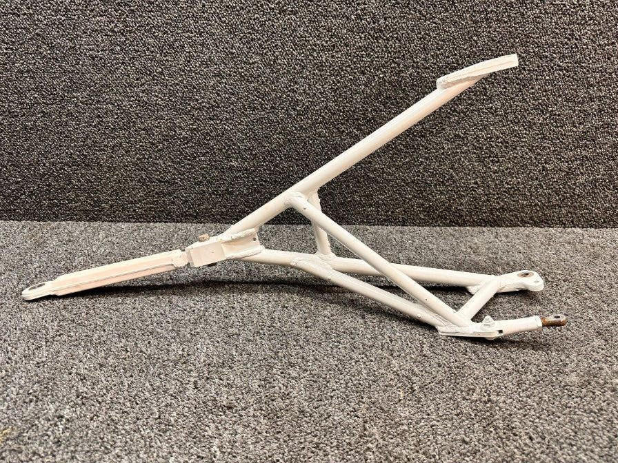 Cessna Aircraft Parts 0842000-4, 0842000-3 Cessna 310D Nose Gear Drag Truss With Link (Painted)
