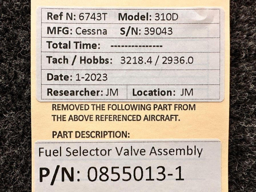 Cessna Aircraft Parts 0855013-1 Cessna 310D Fuel Selector Valve Assembly