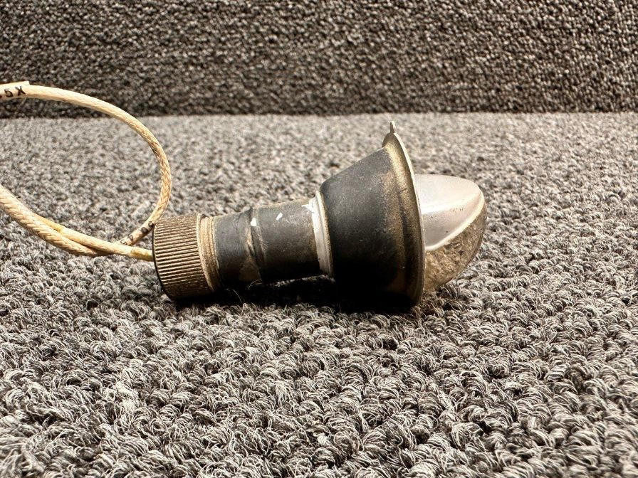 Grimes 0823200-1 (ALT: C622001-501) Grimes Navigation Light LH or RH W/ Retainer