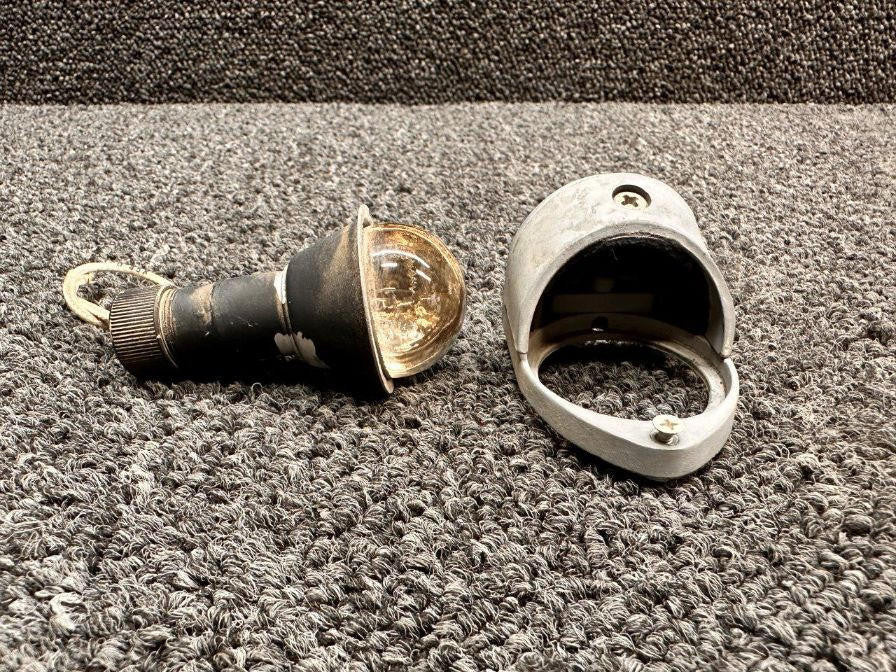 Grimes 0823200-1 (ALT: C622001-501) Grimes Navigation Light LH or RH W/ Retainer