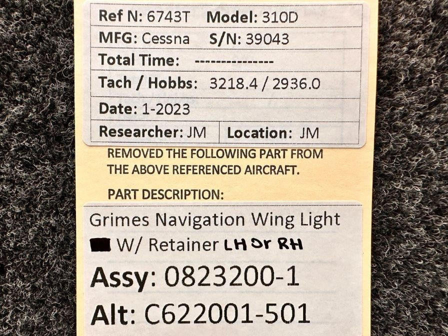 Grimes 0823200-1 (ALT: C622001-501) Grimes Navigation Light LH or RH W/ Retainer