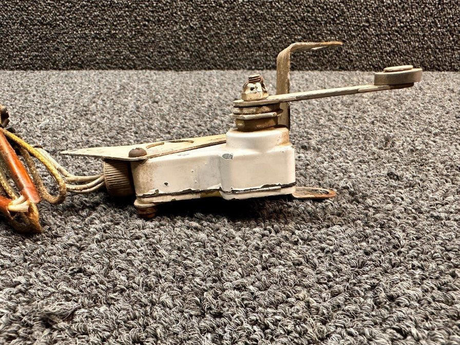 Cessna Aircraft Parts IVA20 (USE: 1VA20) Cessna 310D Micro Switch Assembly W/ Bracket