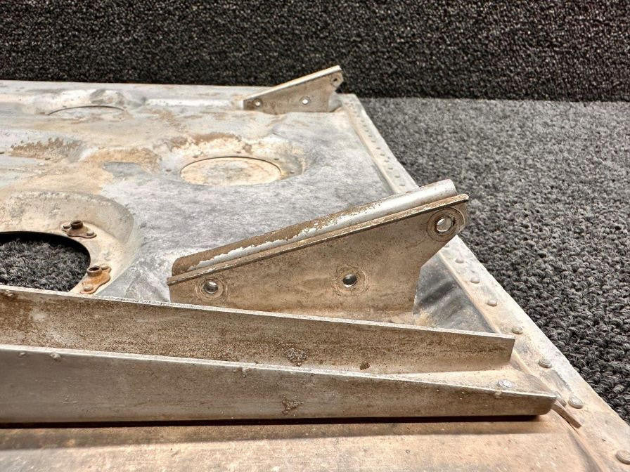 Cessna Aircraft Parts 0826000-40 Cessna 310D Main Gear Wheel Well Door Assembly RH