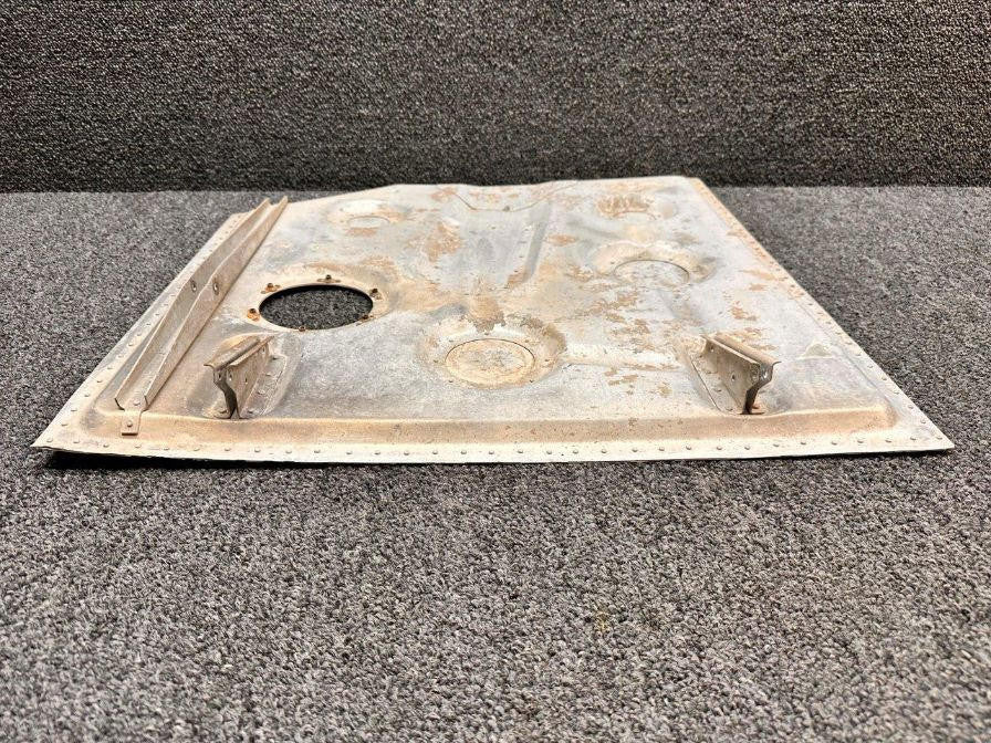 Cessna Aircraft Parts 0826000-40 Cessna 310D Main Gear Wheel Well Door Assembly RH