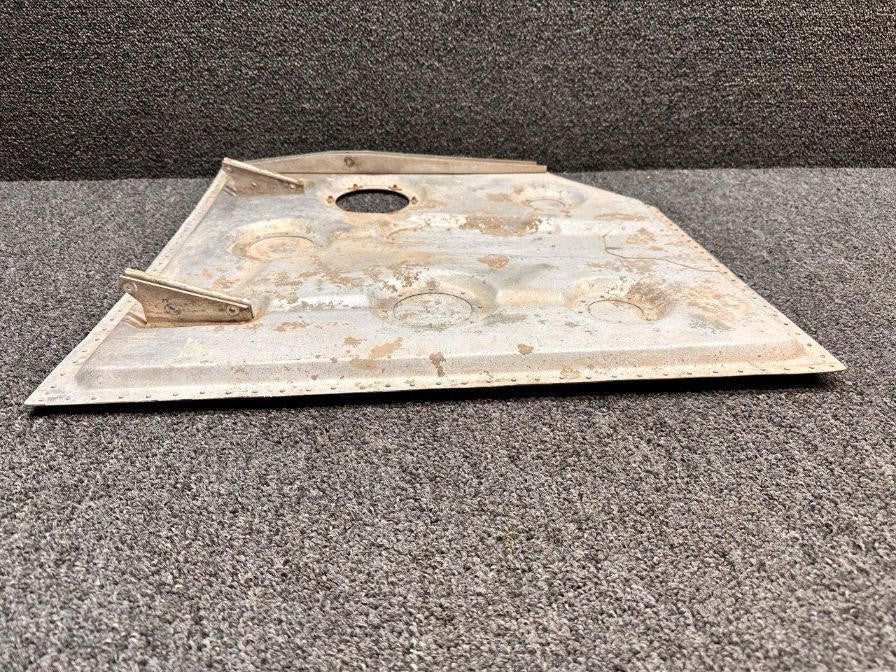 Cessna Aircraft Parts 0826000-40 Cessna 310D Main Gear Wheel Well Door Assembly RH