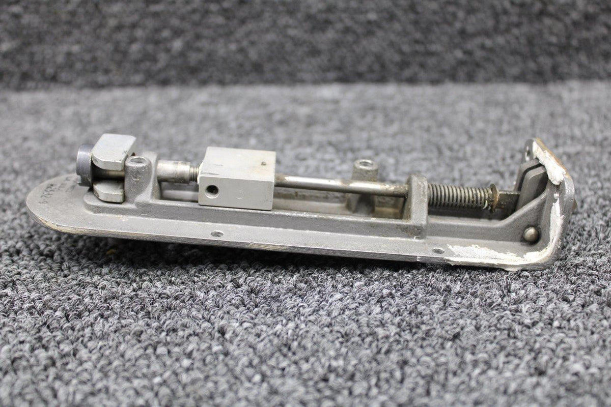 Hartwell H2532-9 Hartwell Baggage Door Latch Base Assembly