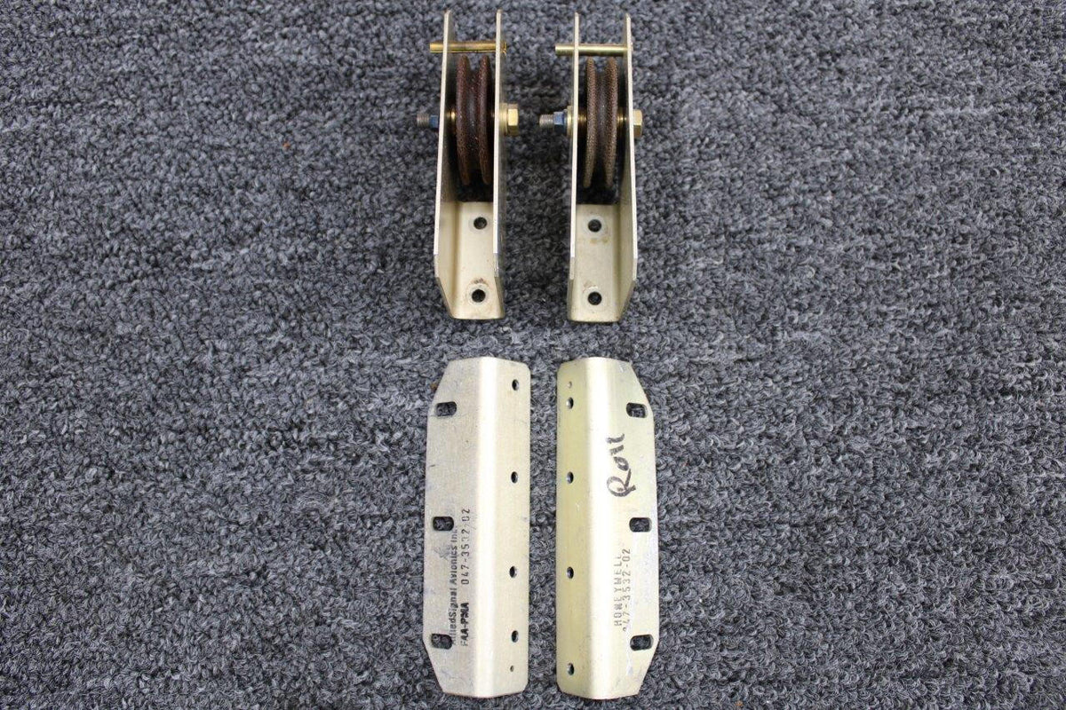 Beechcraft Parts 047-3534-02 Beechcraft Autopilot System Mounting Bracket Set