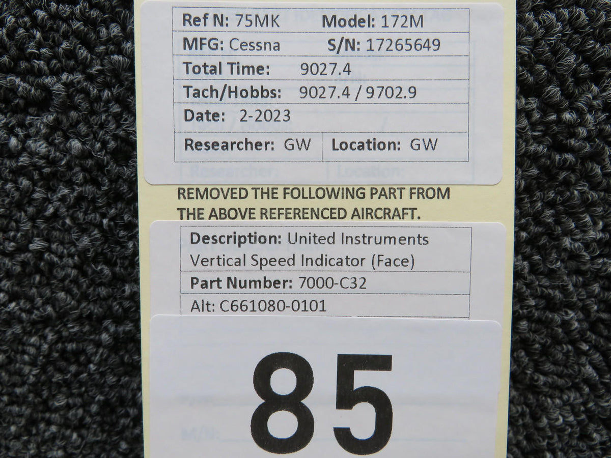 United Instruments 7000-C32 (Alt: C661080-0101) United Instruments Vertical Speed Indicator (Face)