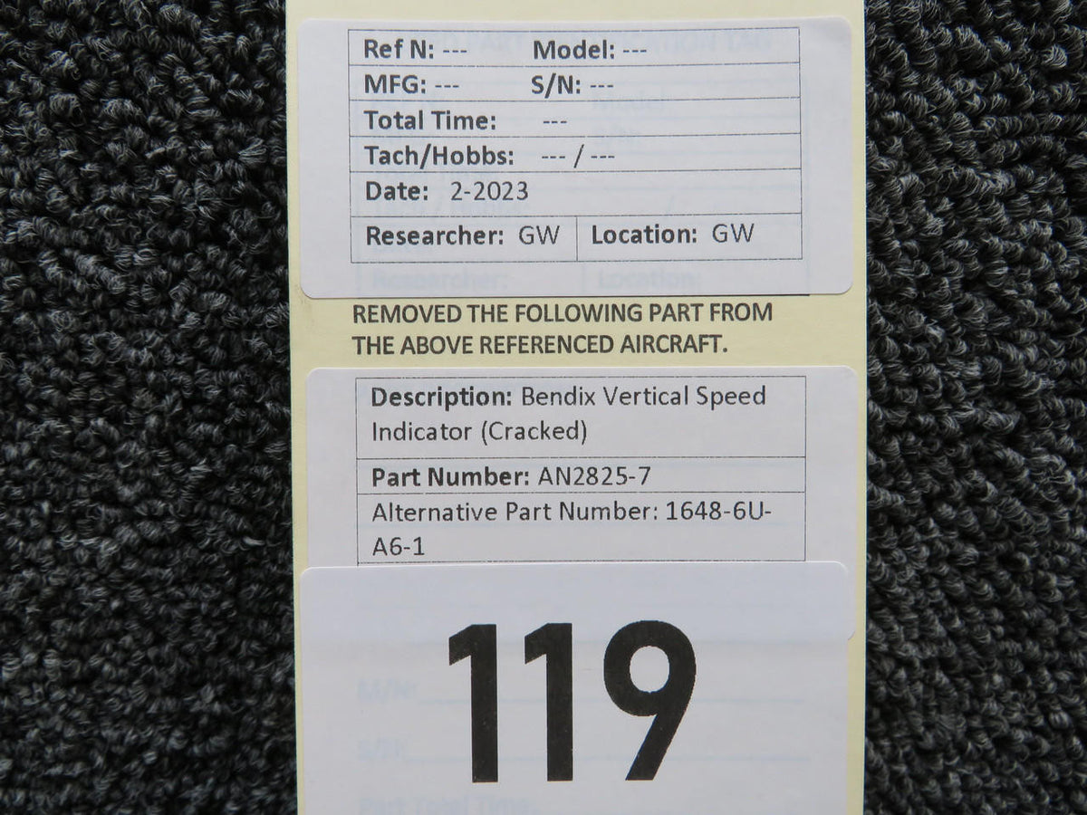 Bendix Airplane Parts & Equipment AN5825-7 (Alt: 1648-6U-A6-1) Bendix Vertical Speed Indicator (CORE) (Cracked)