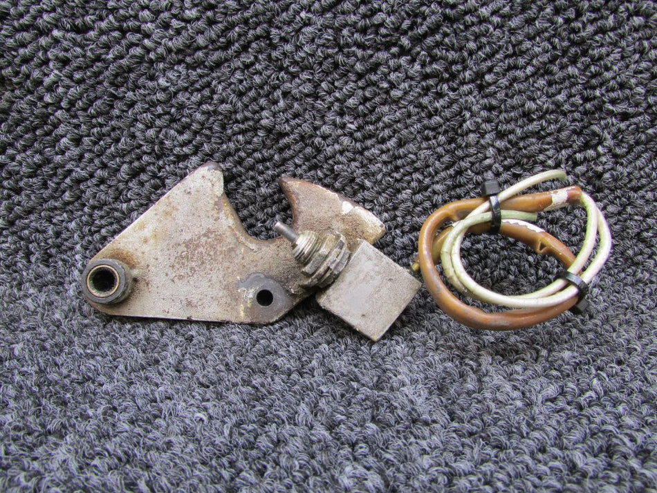 Cessna Aircraft Parts 1241078-5, S1377-1 Cessna 210L Lock Assembly LH with Switch