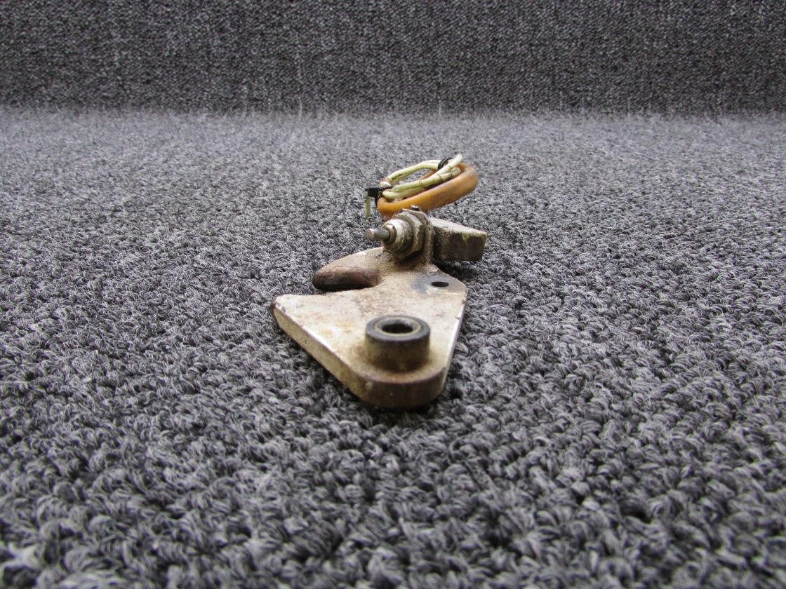 Cessna Aircraft Parts 1241078-5, S1377-1 Cessna 210L Lock Assembly LH with Switch