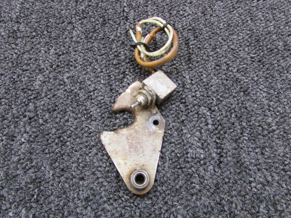 Cessna Aircraft Parts 1241078-5, S1377-1 Cessna 210L Lock Assembly LH with Switch