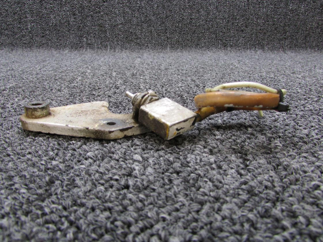 Cessna Aircraft Parts 1241078-5, S1377-1 Cessna 210L Lock Assembly LH with Switch