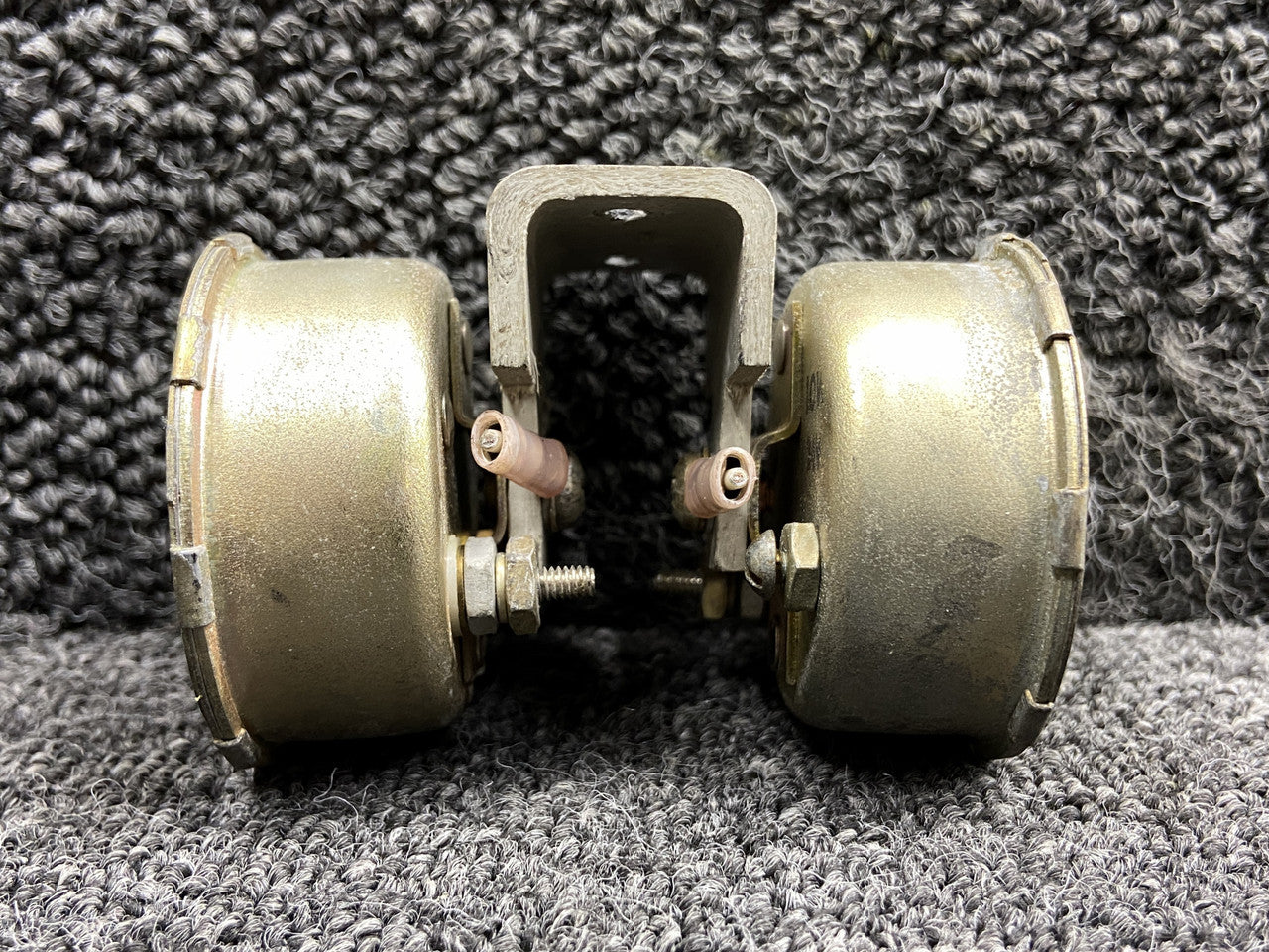 9910080-1, 9910080-2 Cessna 421B Dual Stall Warning Horn w Support