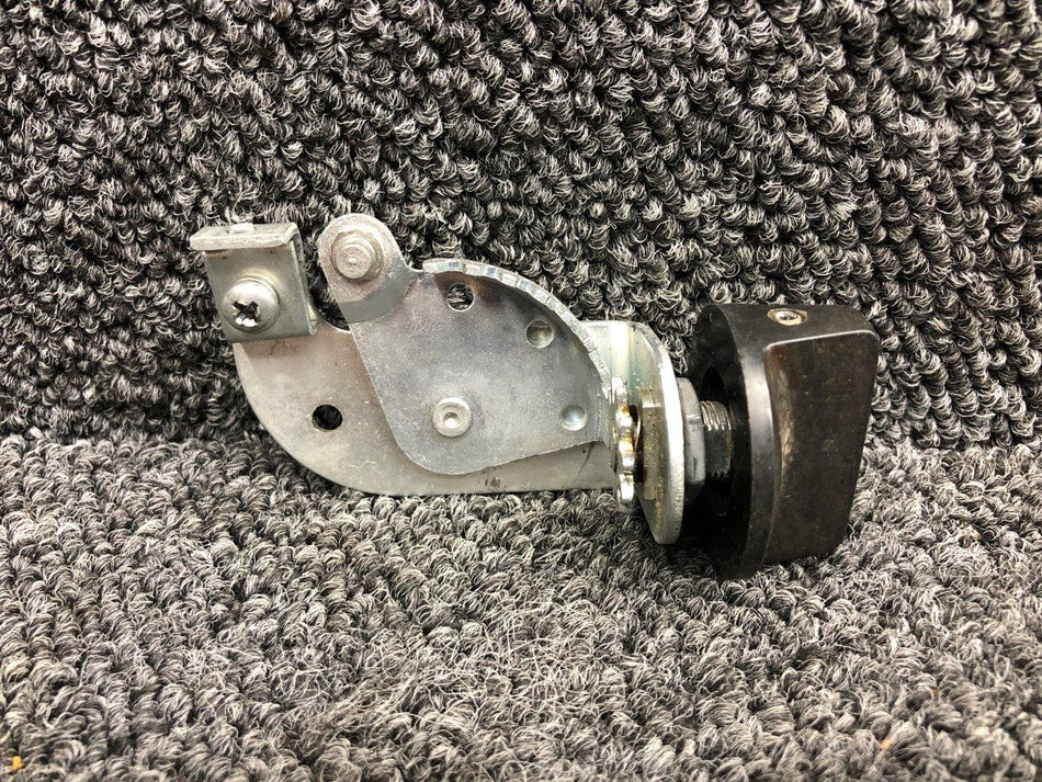 5117239-60 Cessna 421C Heat Exchanger Control Knob Assembly LH or RH
