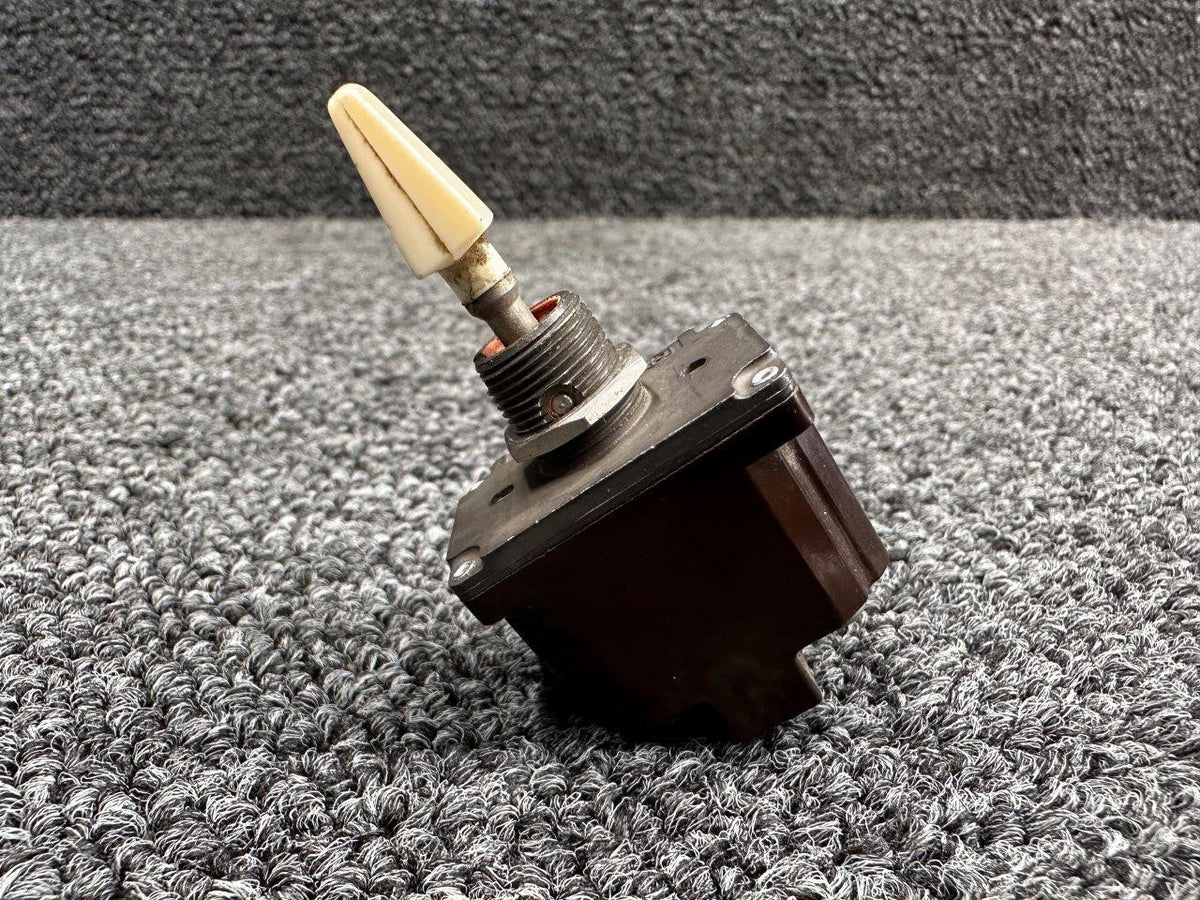 Cutler-Hammer 8906K3149 Cutler Hammer Toggle Flap Switch
