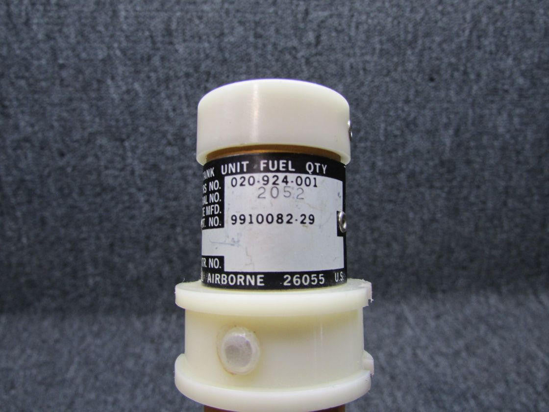 Gull Airborne 020-924-001 (Alt: 9910082-29) Gull Fuel Quantity Tank Unit with Retainer (28V)