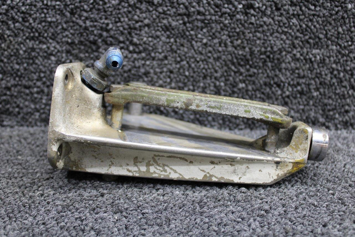 Cessna Aircraft Parts 1241004-1 (Cast: 1241004-497) Cessna 210 Main Gear Saddle LH