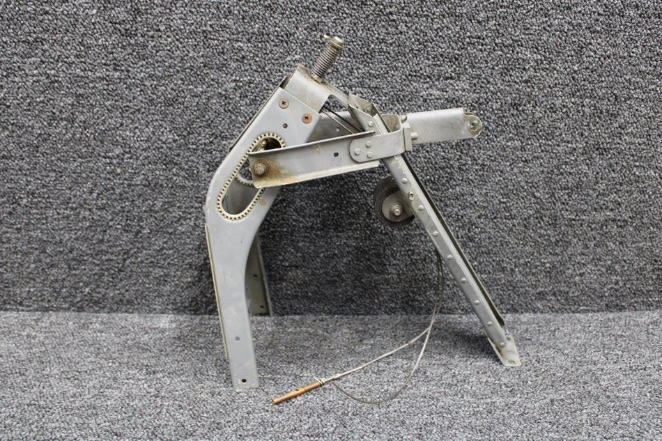 96332-000, 95266-000 Piper PA34-200T Trim Stabilator Bracket Assembly