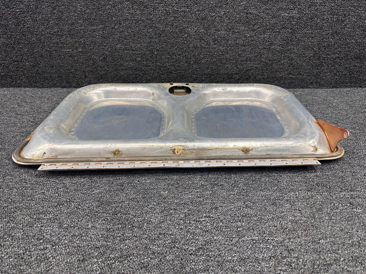 Cessna Aircraft Parts 1211141-8, 1211128-1 Cessna 210 Baggage Door Structure with Lock and Ring Pull