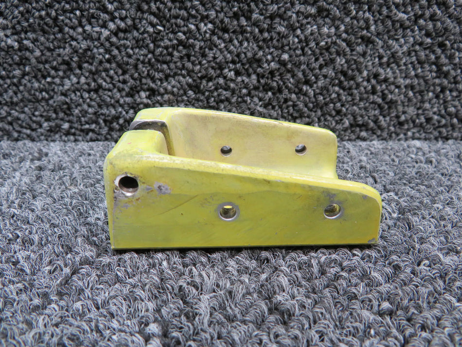 Piper Aircraft Parts 67071-000 Piper PA28R-180 Bracket Main Gear Cylinder LH