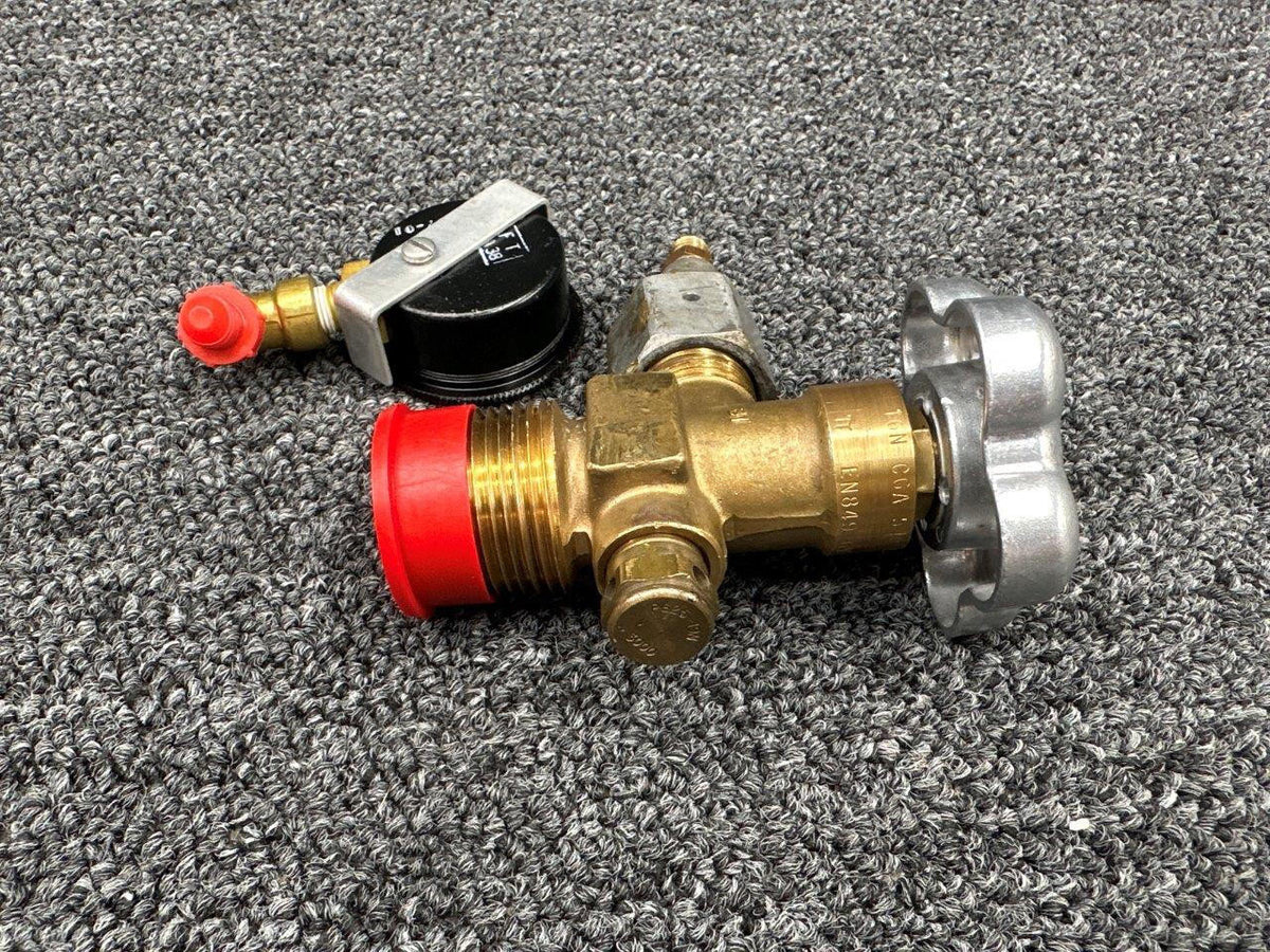 Beechcraft Parts Beechcraft 95-C55 Oxygen Regulator Valve with Gauge