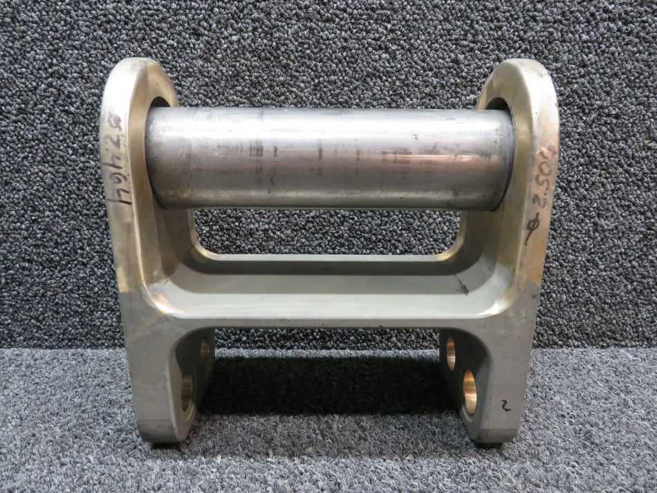 162T1301-1 Boeing 767 Tow Fitting Assembly