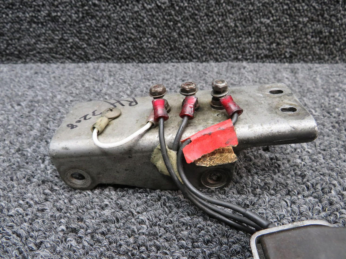 Does Not Apply C-40029, C-40179 De-Ice Bracket and Block Assembly