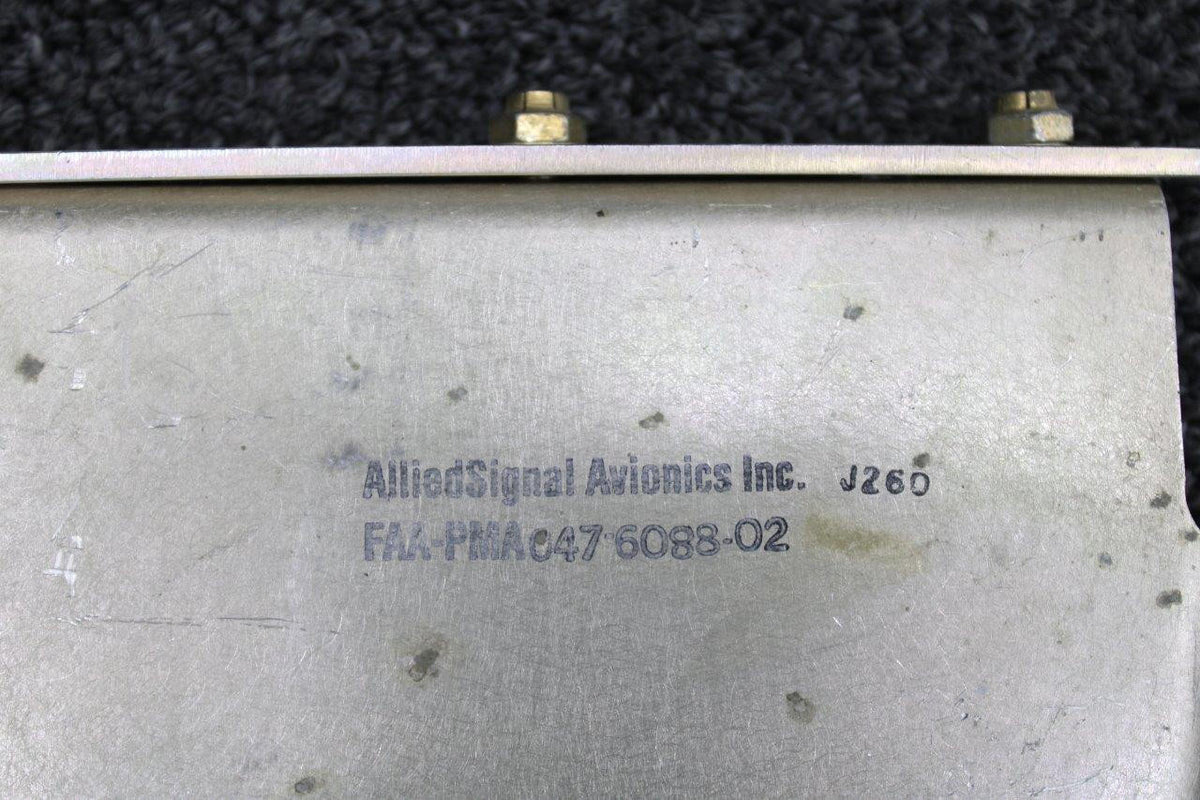 Allied Signal 047-6088-02, 047-6089-02 Allied Signal Roll Servo Bracket Upper and Lower