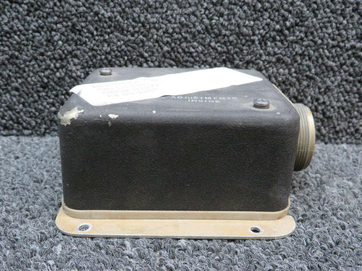 Honeywell DG114A1 Honeywell Altitude Reference Coupler (Dented)