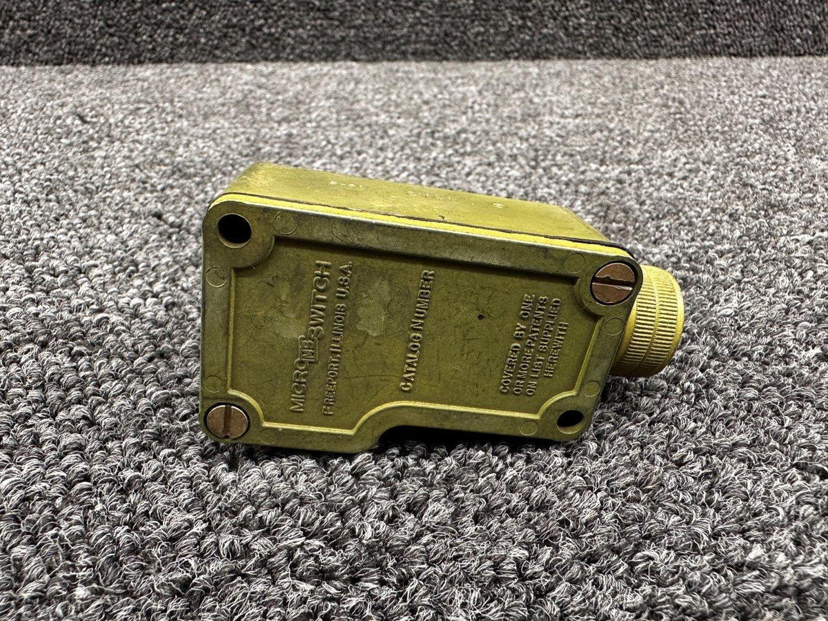 Mooney Aircraft Parts & Accessories 2VA1 Mooney Micro Switch Assembly