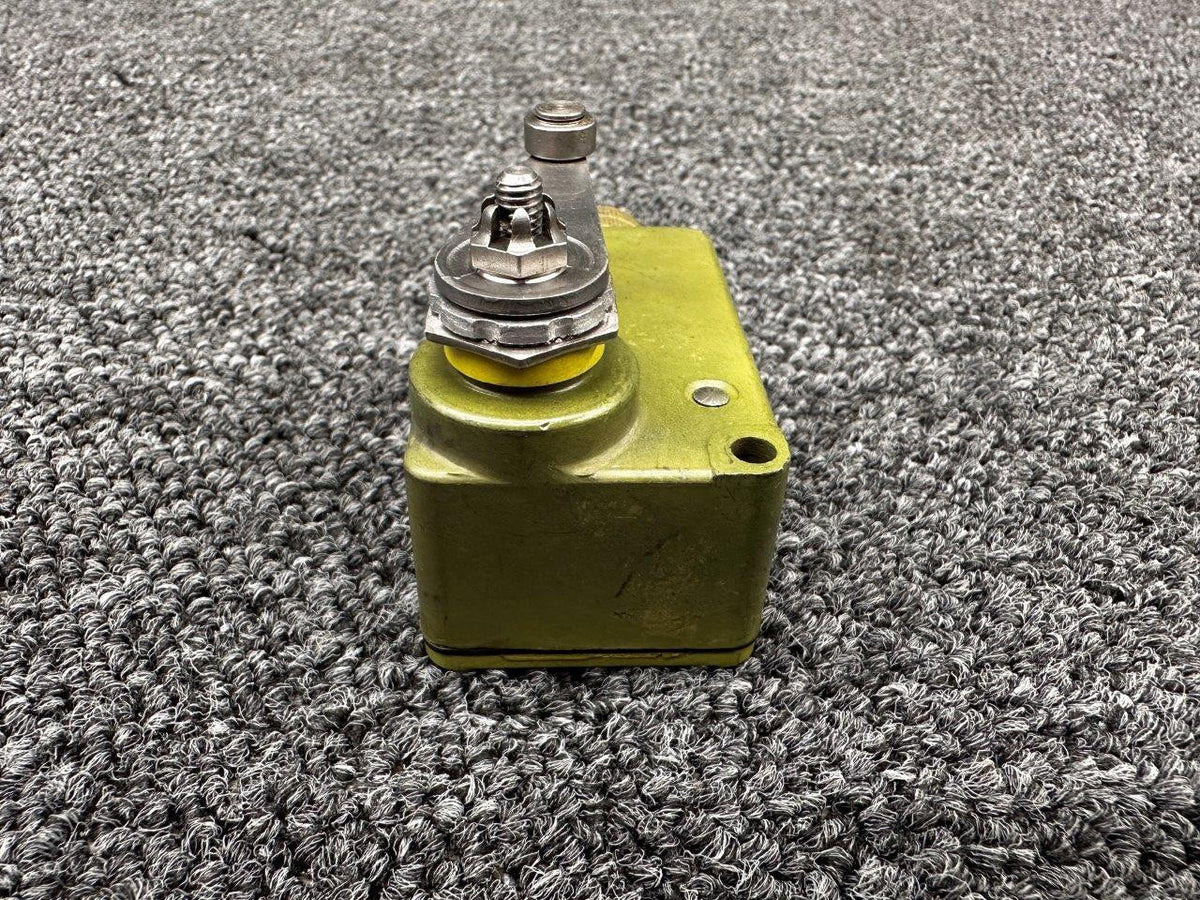 Mooney Aircraft Parts & Accessories 2VA1 Mooney Micro Switch Assembly