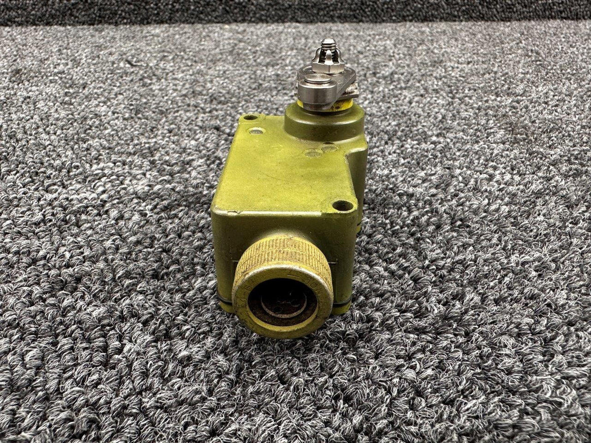 Mooney Aircraft Parts & Accessories 2VA1 Mooney Micro Switch Assembly