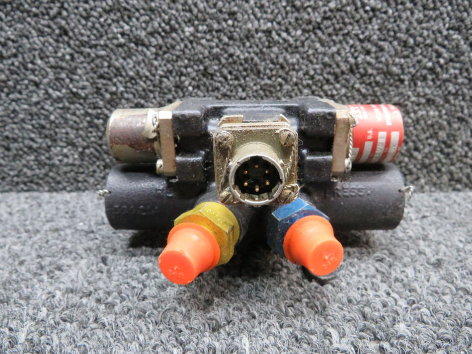 AV14K1189 ITT Three Position Hydraulic Directional Control Valve