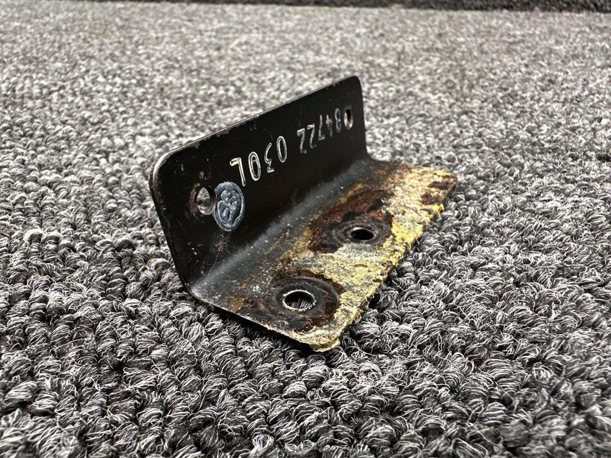 Piper Aircraft Parts 84722-030 Piper PA46-310P Center Seat Bracket