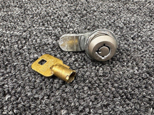 83270-003 (Use: 83270-002) Piper PA46-310P Cabin Door Lock with Key
