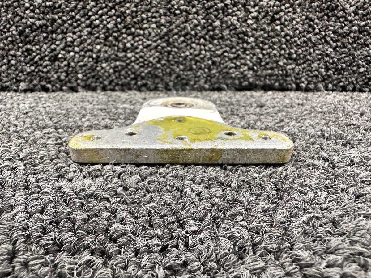Piper Aircraft Parts 83425-002 Piper PA46-310P Vertical Hinge Center