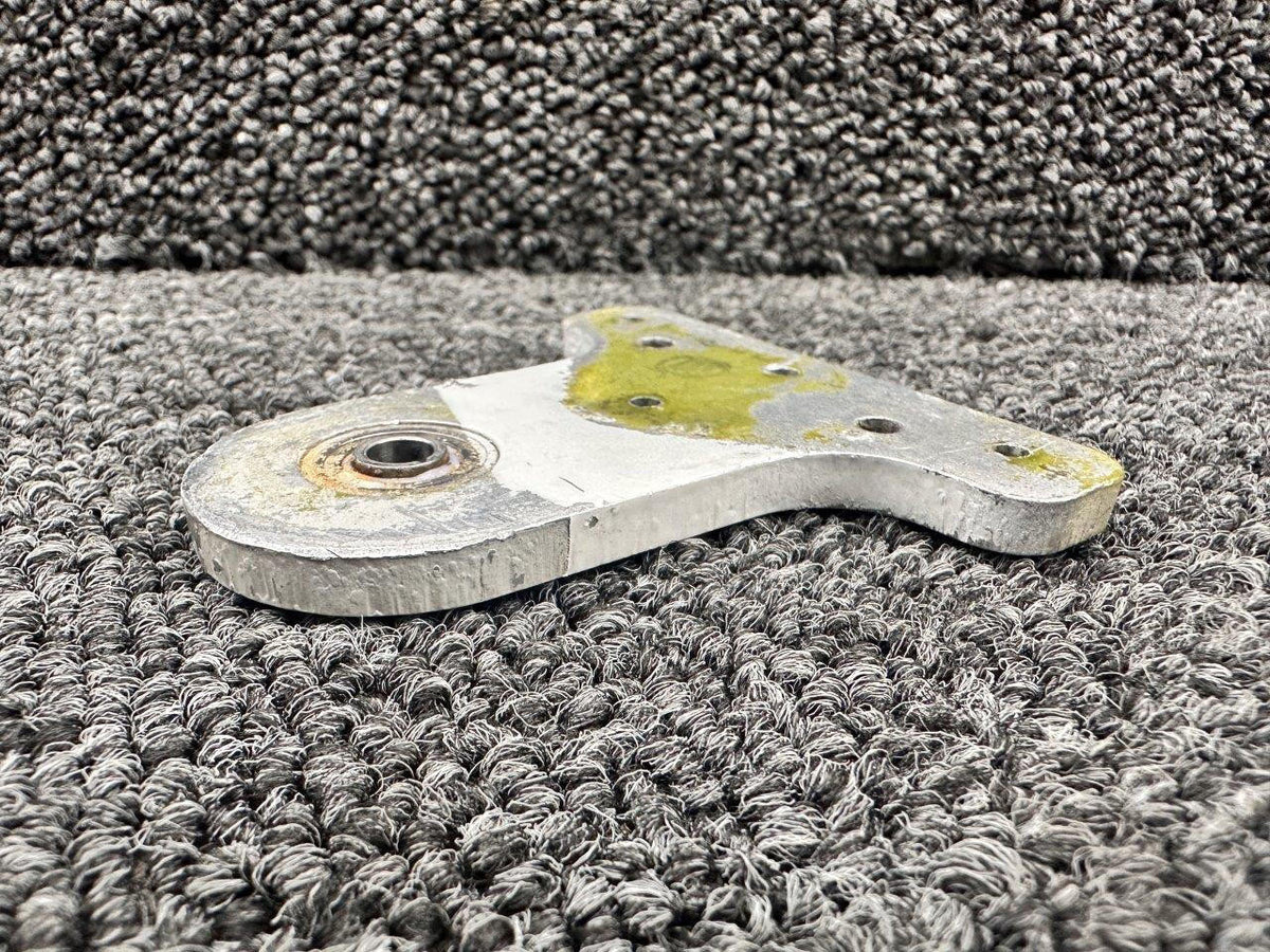 Piper Aircraft Parts 83425-002 Piper PA46-310P Vertical Hinge Center