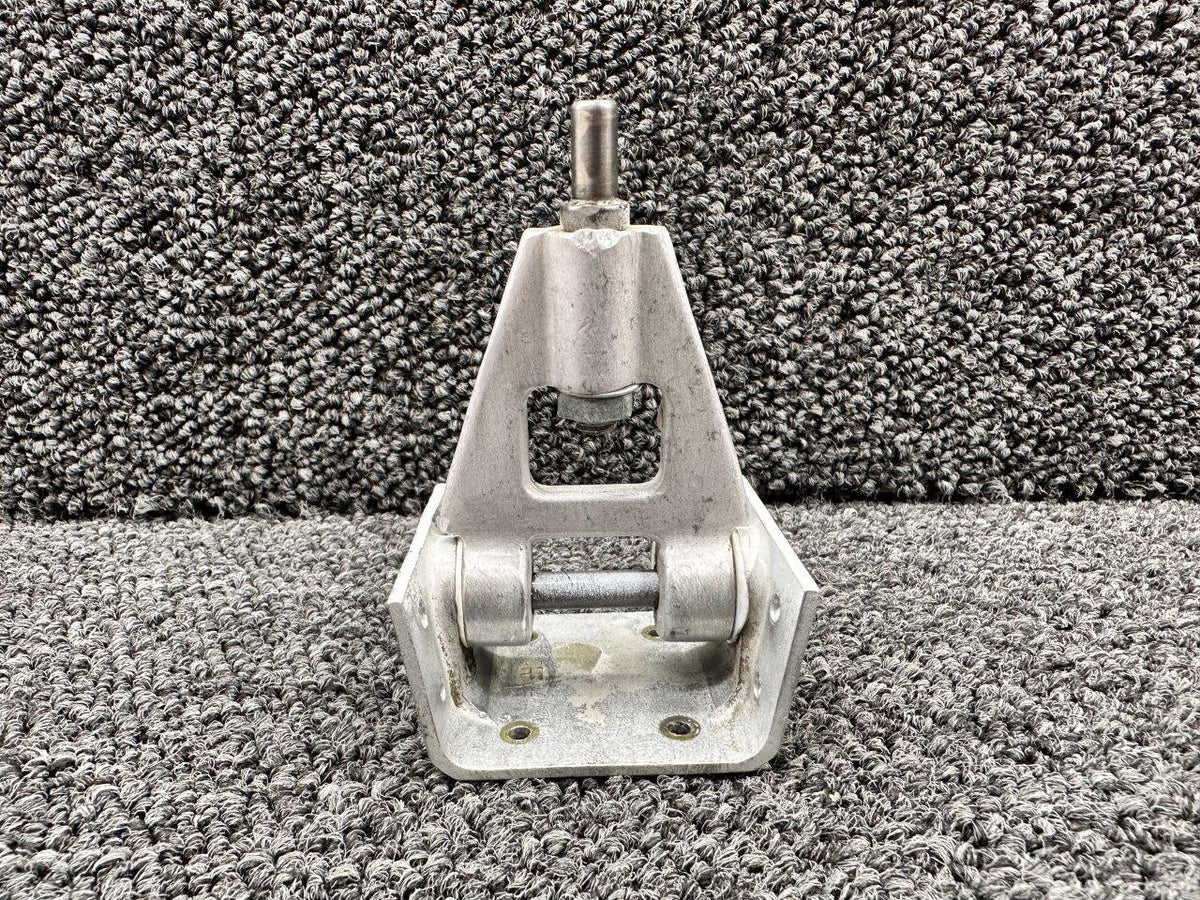Piper Aircraft Parts 82875-002 (Use: 106709-002) Piper PA46-310P Aileron Drive Fitting