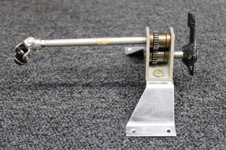 0716607-4 (Use: 0716174-1) Cessna 182Q Fuel Selector Gear Assy w Shaft, Handle