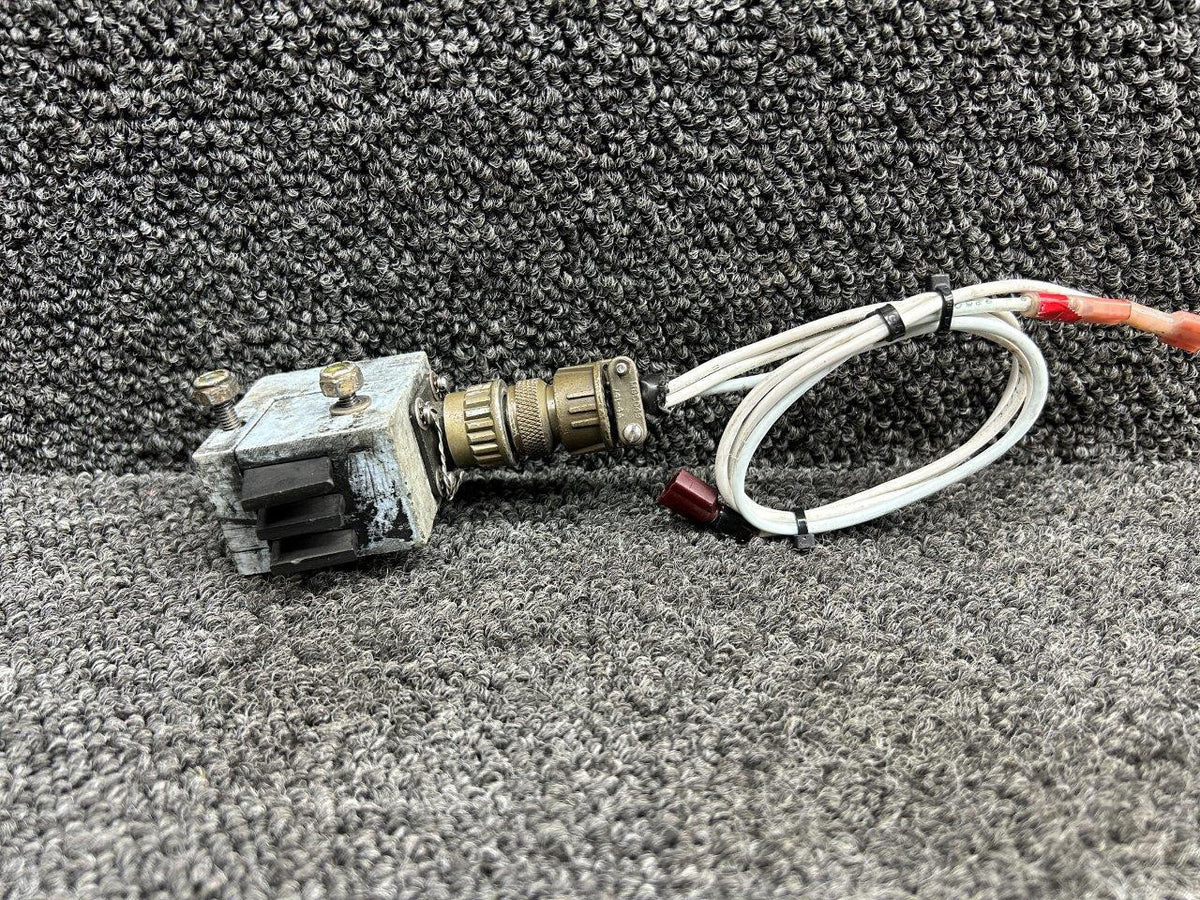 Beechcraft Parts 4E1387-5 (Use: 90-3085-1) Beech Propeller De-Ice Brush Block Assy (2 Blade)
