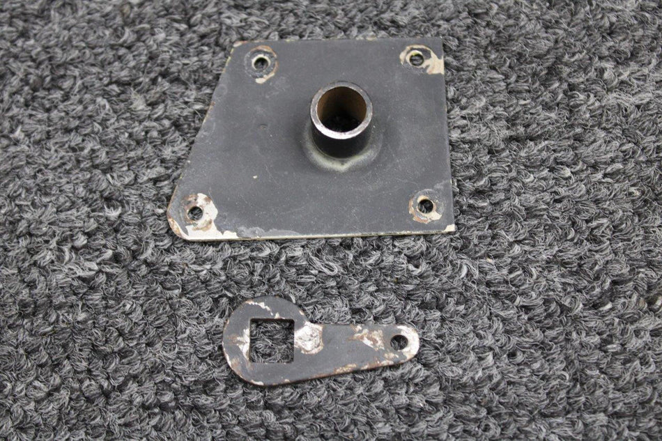 Piper Aircraft Parts 65567-000, 20747-000 Piper PA28-235 Cabin Door Latch Plate and Link (No Shaft)