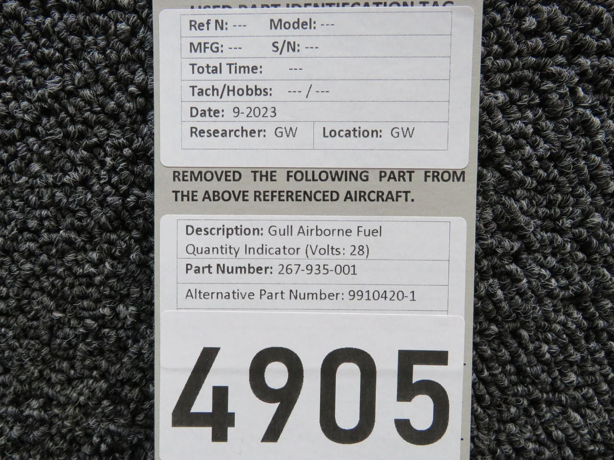 Gull Airborne 267-935-001 (Alt: 9910420-1) Gull Airborne Fuel Quantity Indicator (Volts: 28)