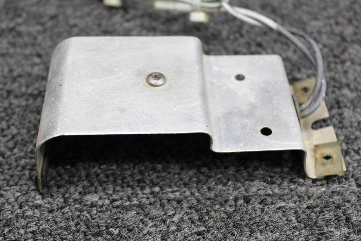 Cessna Aircraft Parts 0762035-1, 0762036-1 Cessna 182P Courtesy Light Assembly (Volts: 12)
