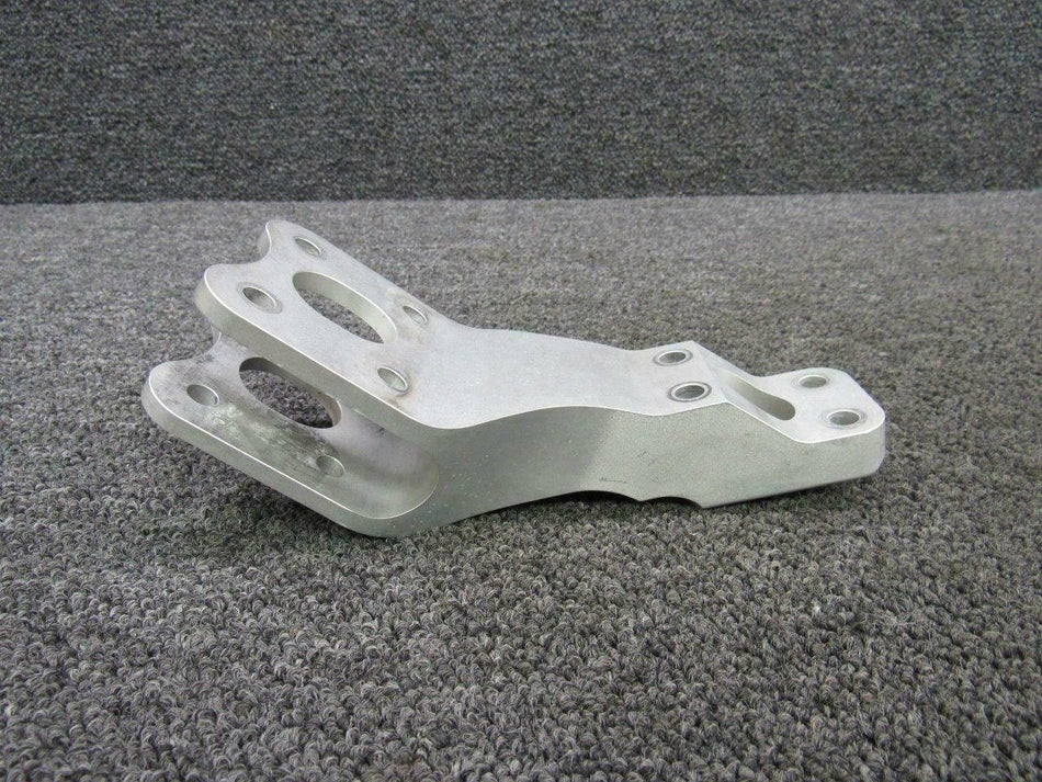 29154-001 Cirrus SR20 Axle Fitting