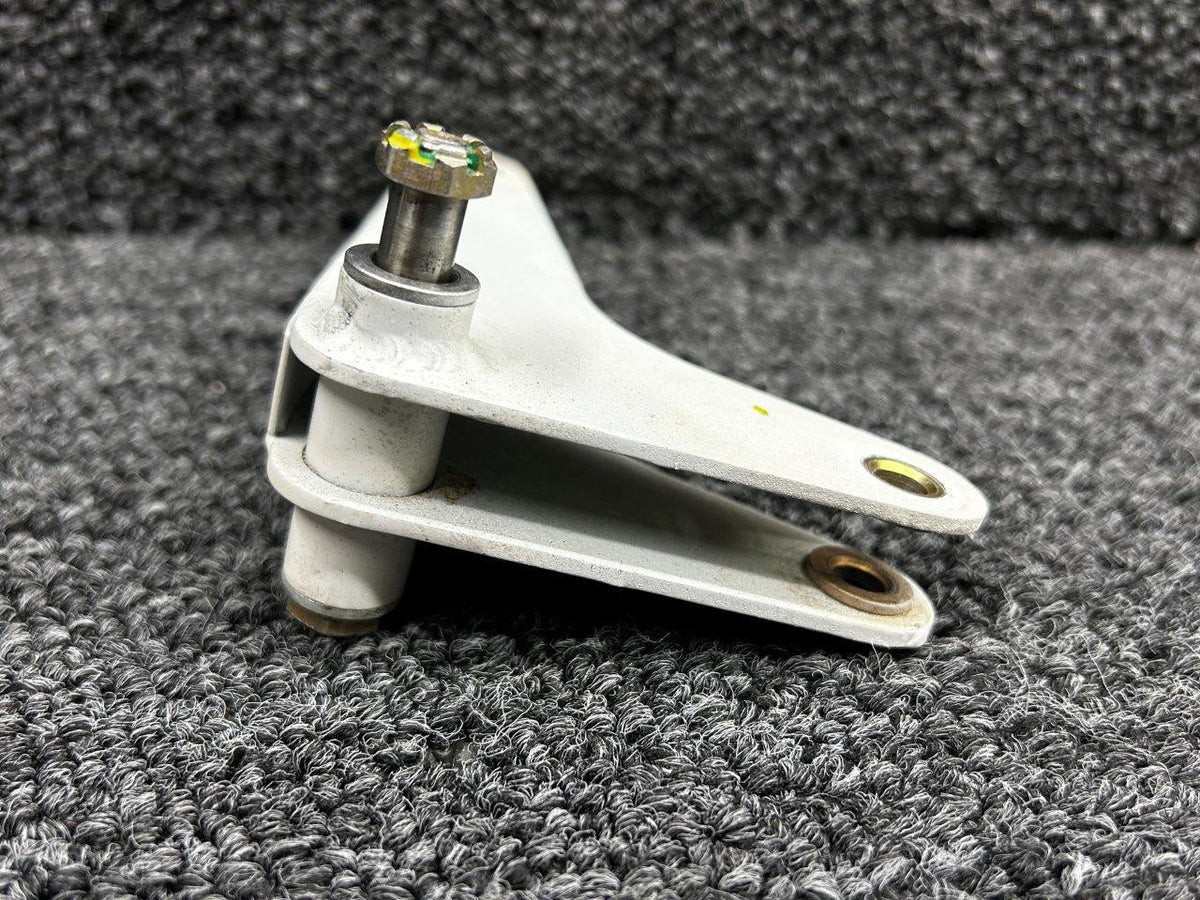 Piper Aircraft Parts 82907-008 Piper PA46-600TP Outboard Flap Bellcrank Assembly RH