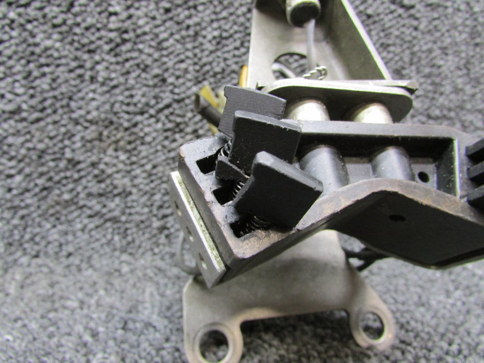 758-273 (Use: 763-855) Piper Rapco Brush Block Assembly (Broken Blocks)