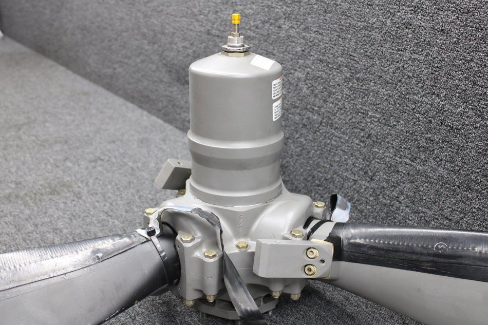 HC-C3YR-2UF Hartzell 3 Blade Propeller Hub RH Engine w Logs (Prop Struck, Core)