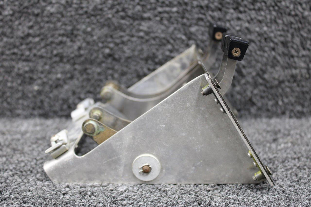Cessna Aircraft Parts 1513522-20 Cessna T337G Heater and Pressurization Controls Assembly