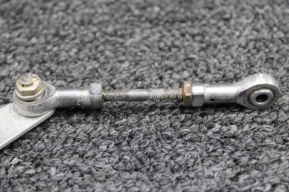 Cessna Aircraft Parts 0750181-4, 1550033-1 Cessna T337G Forward Cabin Pressurization Bellcrank and Rod